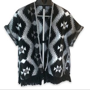 American Eagle Women XS/S Southwestern Print Wool Blend Poncho Wrap Aztec Black